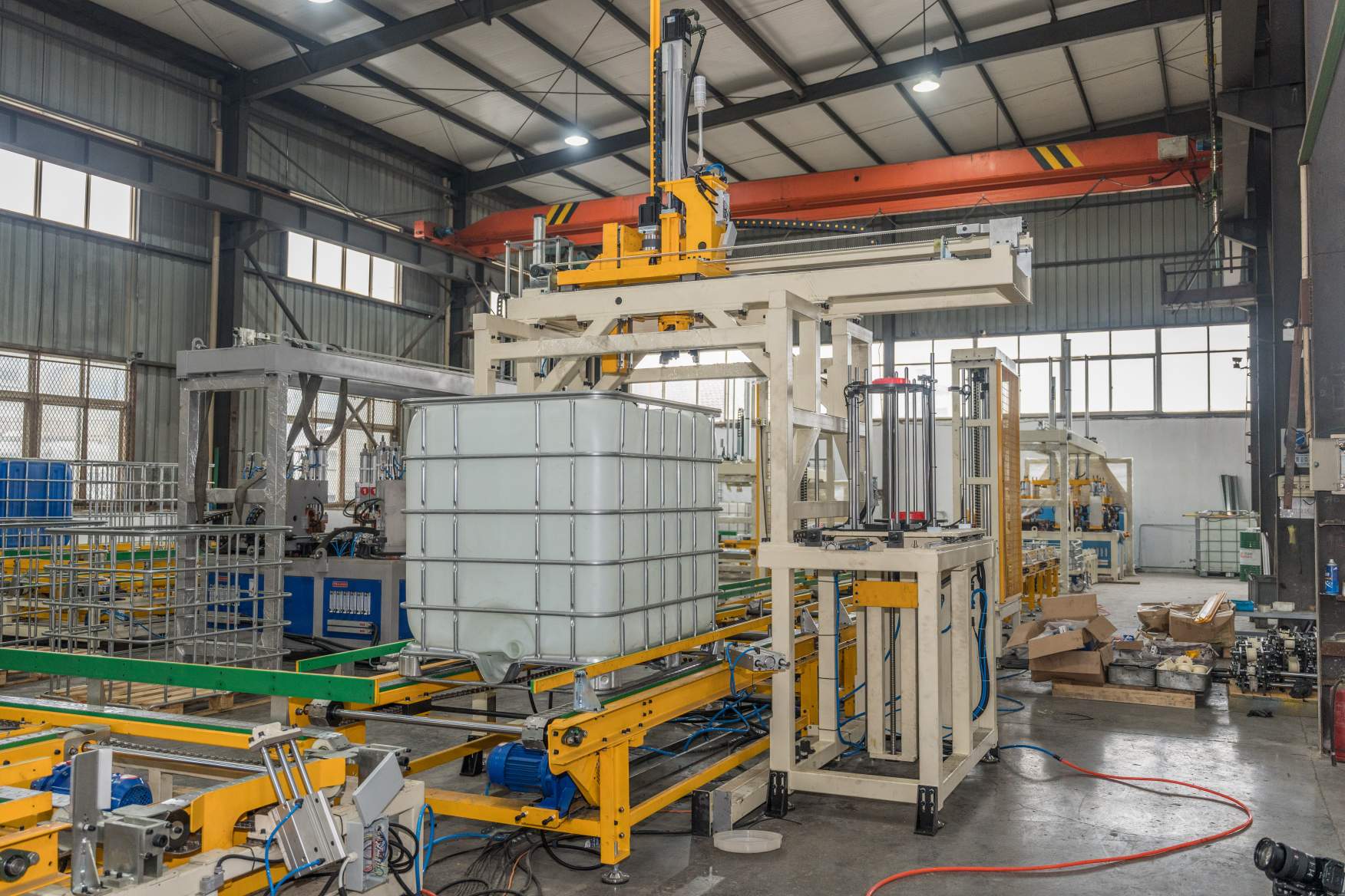 IBC assembly & palletizing system