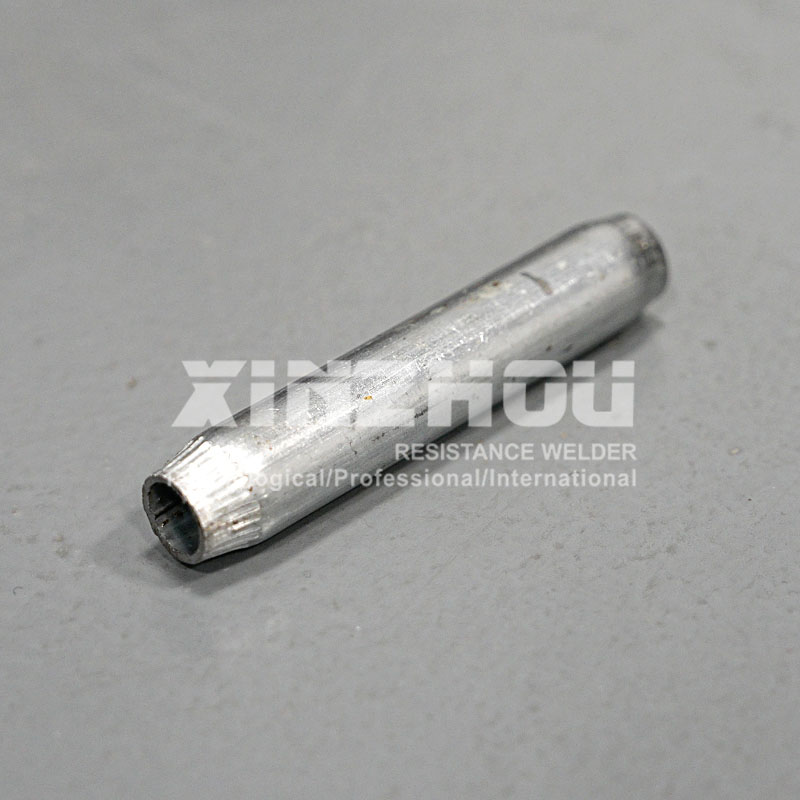 Connecting pipe