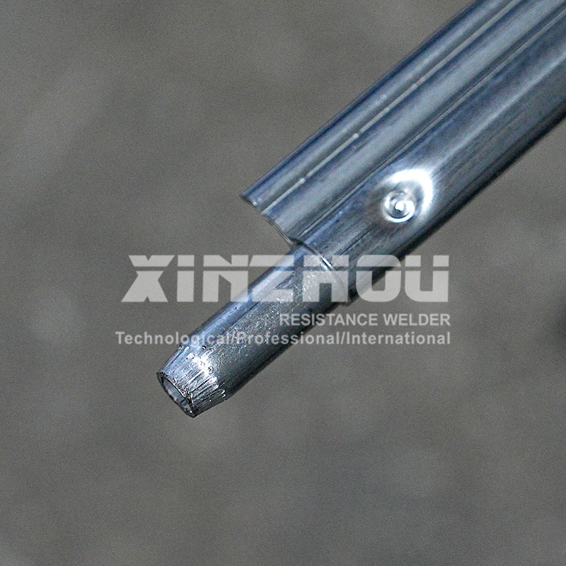 Connecting pipe